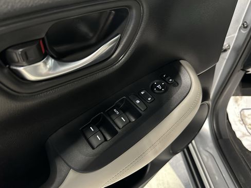 Used 2023 Honda HR-V LX image 17