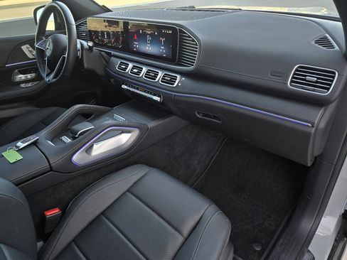 Used 2024 Mercedes-Benz GLS 450 4MATIC image 7