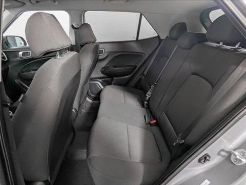 Used 2021 Hyundai Venue SE image 17