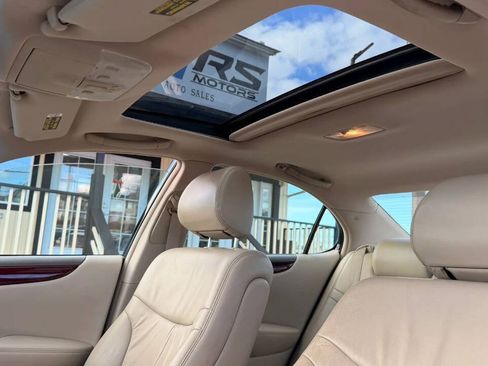 Used 2002 Lexus ES 330 w/ Premium Pkg FWD image 12
