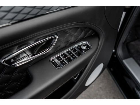 Used 2022 Bentley Bentayga image 25