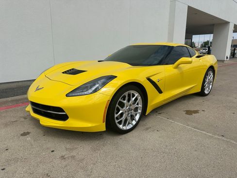 Used 2019 Chevrolet Corvette Stingray Coupe w/ 1LT RWD image 3