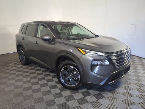 Used 2025 Nissan Rogue SV AWD/4WD image 2