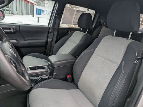 Used 2023 Toyota Tacoma TRD Sport image 18