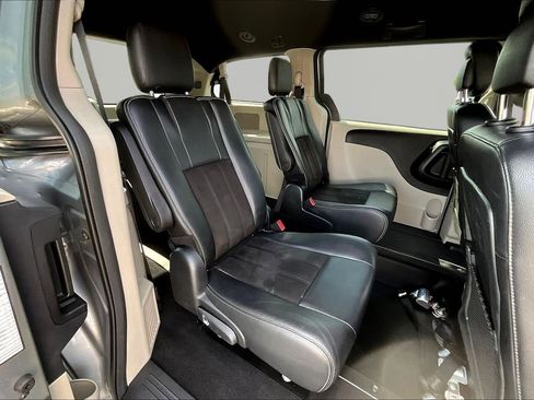 Used 2020 Dodge Grand Caravan SXT FWD image 25