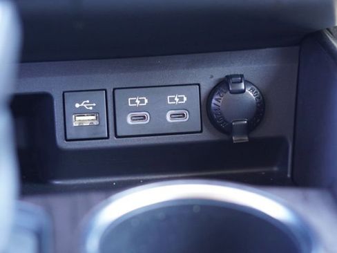 Used 2023 Toyota Highlander Limited image 35