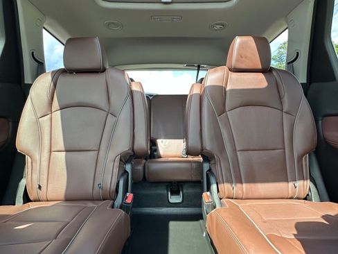 Used 2021 Buick Enclave Avenir w/ Avenir Technology Package AWD/4WD image 32