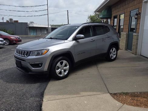Used 2020 Jeep Compass Latitude w/ Cold Weather Group FWD image 2