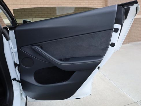 Used 2023 Tesla Model Y Long Range AWD/4WD image 23