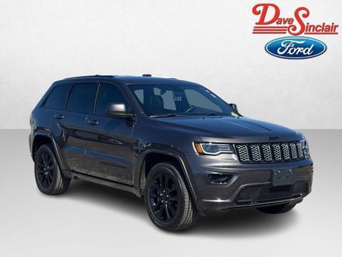 Used 2020 Jeep Grand Cherokee Altitude image 4