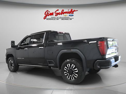 Used 2024 GMC Sierra 3500 Denali Ultimate AWD/4WD image 4