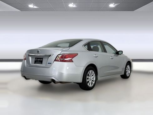 Used 2013 Nissan Altima 2.5 S FWD image 9