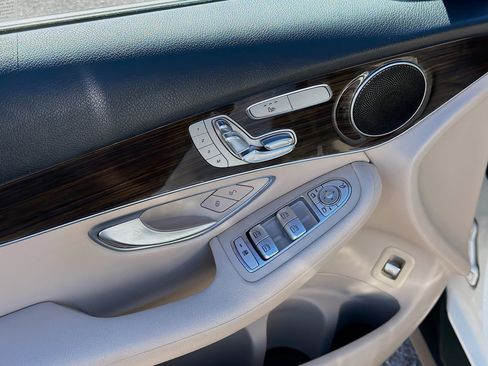 Used 2020 Mercedes-Benz GLC 300 4MATIC w/ Multimedia Package image 23