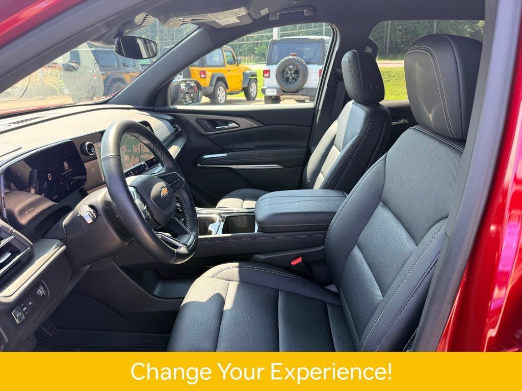 Used 2025 Chevrolet Traverse LT w/ Driver Confidence Package FWD image 6