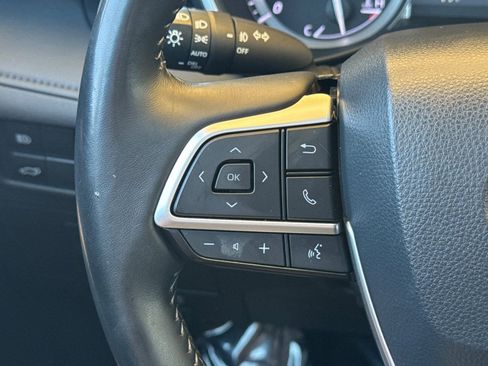 Used 2022 Toyota Highlander XLE FWD image 30