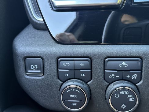 Used 2023 Chevrolet Silverado 1500 LT image 22