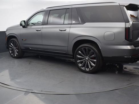 Certified 2026 Cadillac Escalade ESV V AWD/4WD image 4