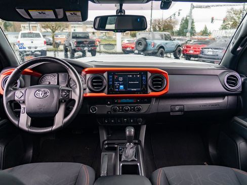 Used 2016 Toyota Tacoma TRD Sport w/ Premium & Technology Package image 18