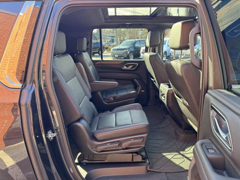 Certified 2022 Chevrolet Suburban LT w/ Luxury Package image 19