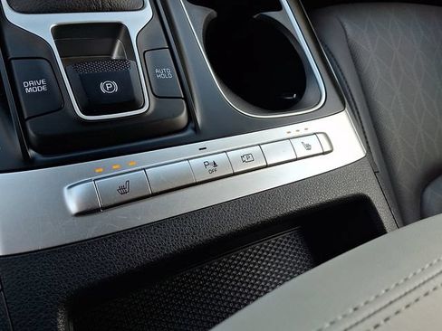Used 2024 Kia Carnival LX FWD image 31