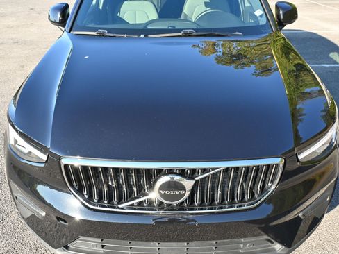 Used 2025 Volvo XC40 B5 Core image 12