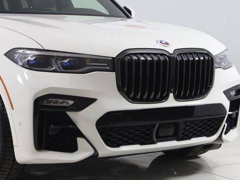 Used 2022 BMW X7 M50i image 50