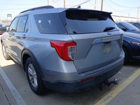 Used 2021 Ford Explorer XLT image 6