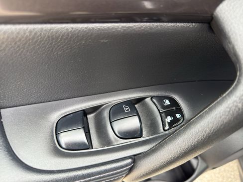 Used 2019 Nissan Rogue SV w/ Sun & Sound Touring Package AWD/4WD image 12