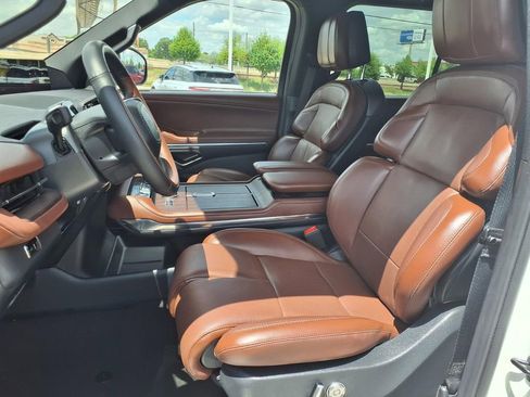 Used 2025 Lincoln Navigator Reserve AWD/4WD image 23