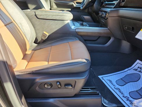 Used 2025 Chevrolet Silverado 3500 High Country w/ High Country Premium Package image 52