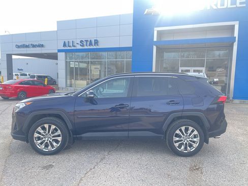 Used 2020 Toyota RAV4 XLE Premium image 3