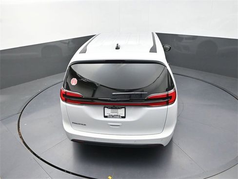 New 2026 Chrysler Pacifica Select image 14