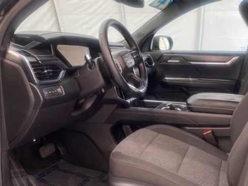 Used 2025 GMC Acadia Elevation image 11