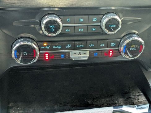 Used 2024 Ford F350 Lariat image 23