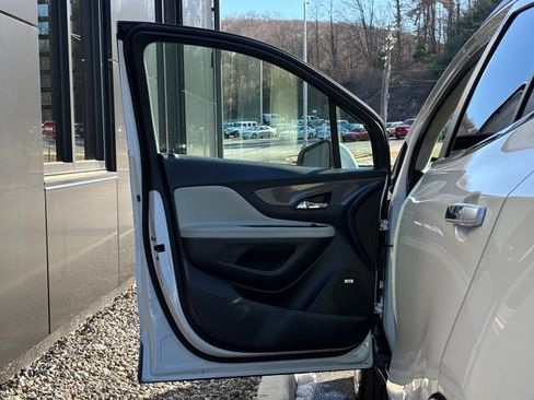 Used 2017 Buick Encore Premium w/ Experience Buick Package image 17