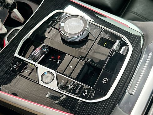 Certified 2025 BMW X7 M60i AWD/4WD image 17