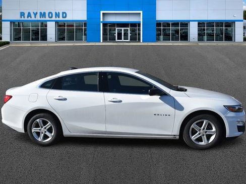 Used 2022 Chevrolet Malibu LS image 2