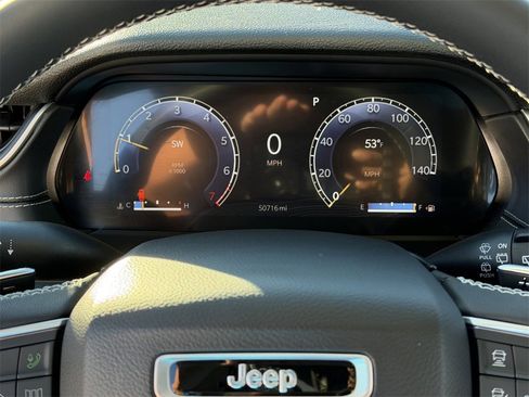 Used 2023 Jeep Grand Cherokee L Laredo image 13