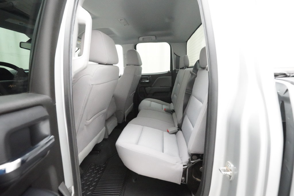 Used 2019 Chevrolet Silverado 1500 Custom w/ Custom Convenience Package AWD/4WD image 9
