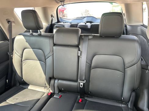 Used 2025 Nissan Pathfinder SL FWD image 47