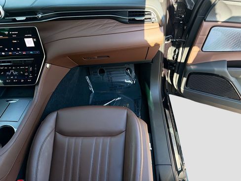 Certified 2024 Maserati Grecale GT image 18