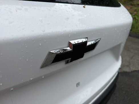 Used 2024 Chevrolet Trax RS w/ Sunroof Package FWD image 30
