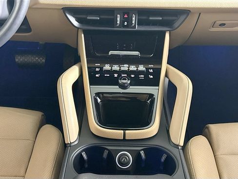 Certified 2025 Porsche Cayenne AWD/4WD image 16