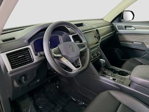 Used 2023 Volkswagen Atlas SE w/ Panoramic Sunroof Package FWD image 9