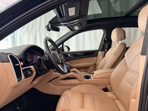 Certified 2021 Porsche Cayenne AWD/4WD image 5