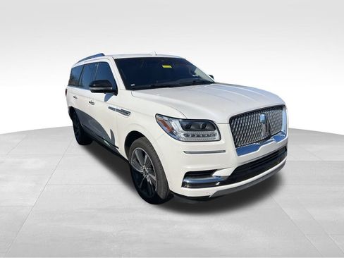 Used 2019 Lincoln Navigator Reserve image 4