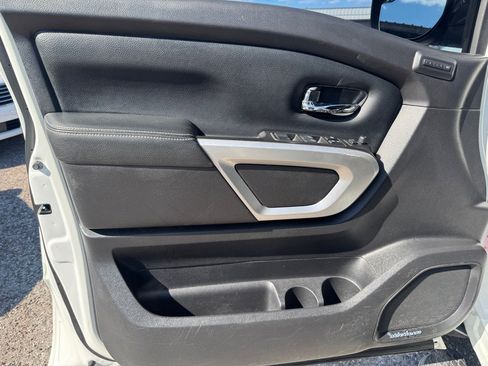 Used 2018 Nissan Titan SL image 13