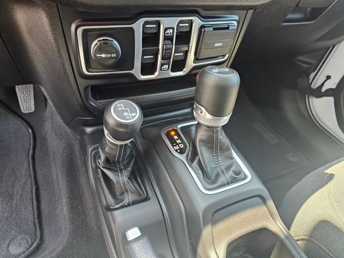 Used 2025 Jeep Wrangler Unlimited Sport AWD/4WD image 23