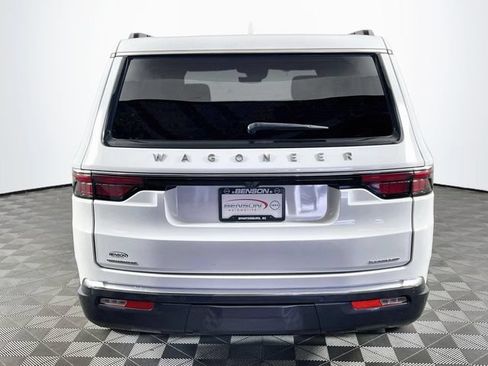 Used 2022 Jeep Wagoneer Series III w/ Premium Group I AWD/4WD image 7