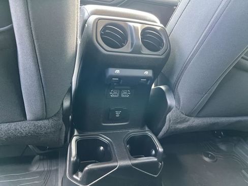 Used 2022 Jeep Gladiator Willys image 22